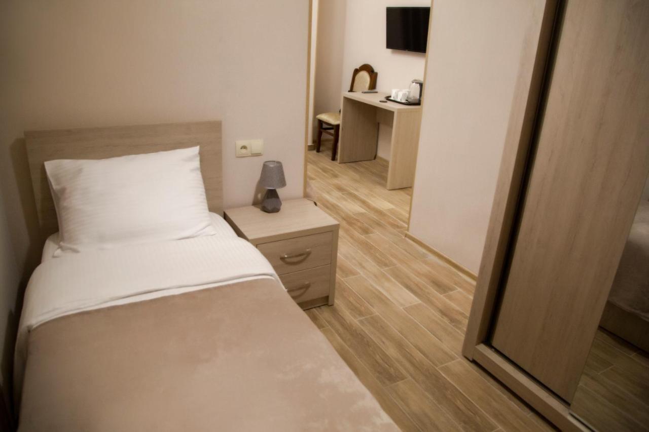 Family Hotel Triston Tiflis Exterior foto