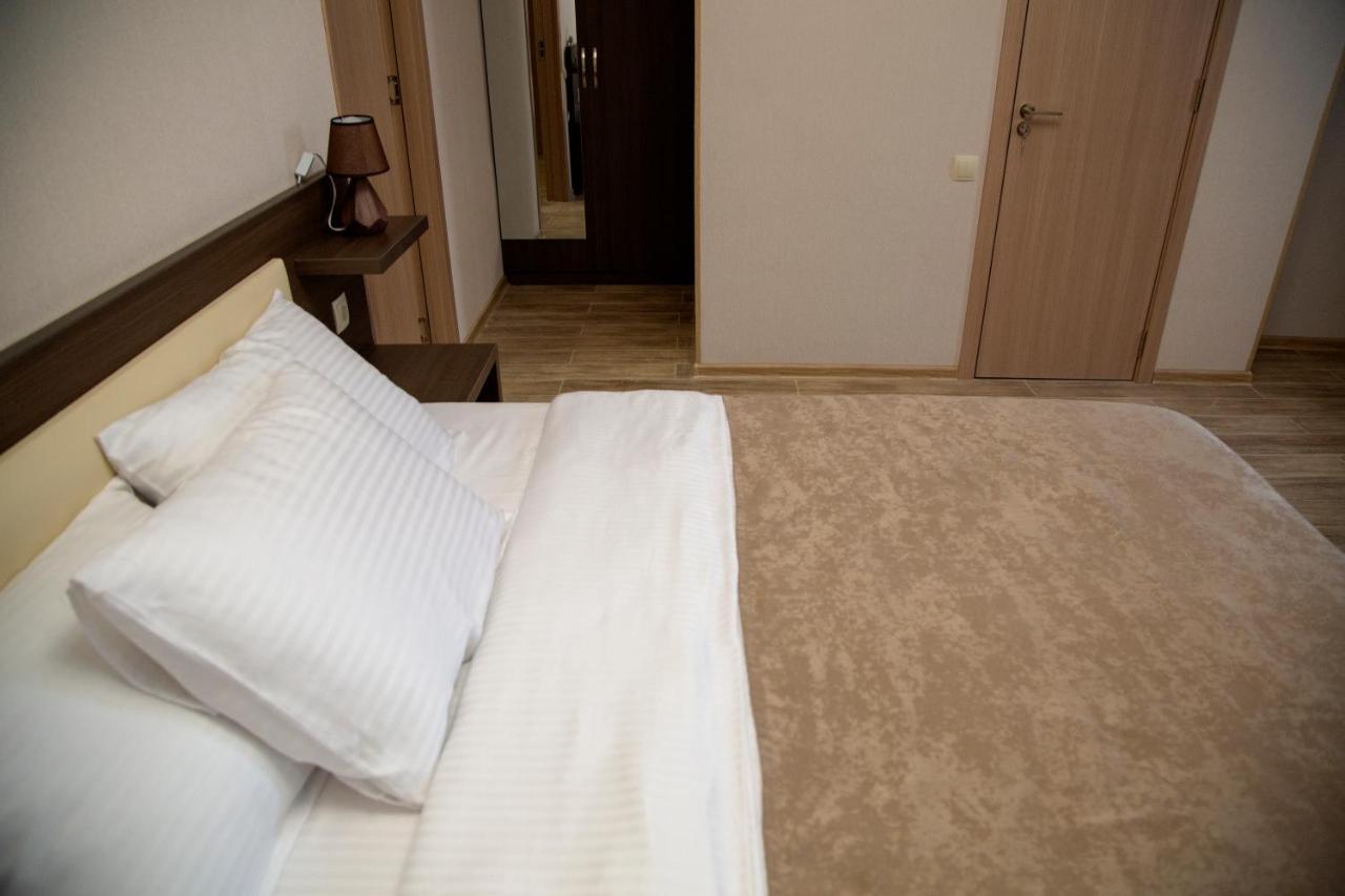 Family Hotel Triston Tiflis Exterior foto