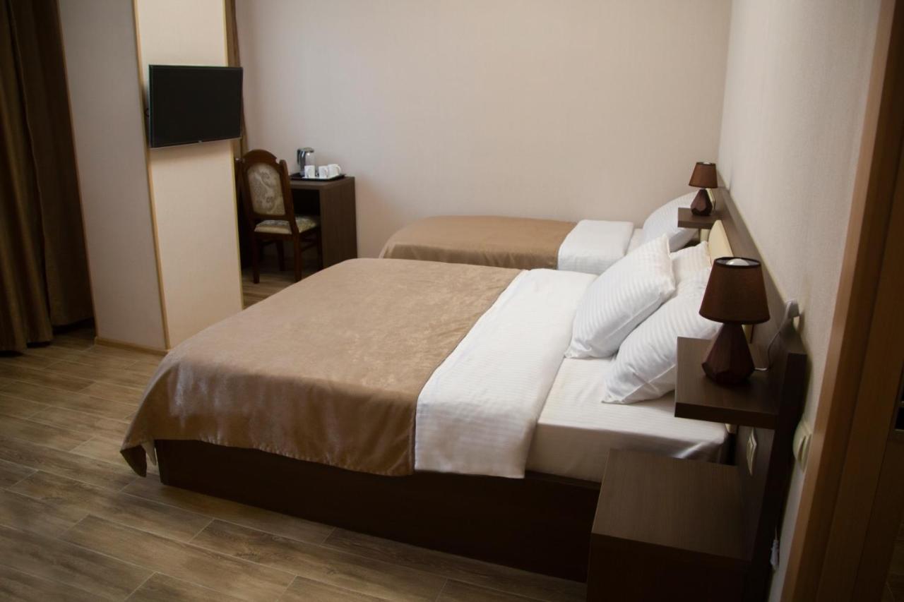 Family Hotel Triston Tiflis Exterior foto