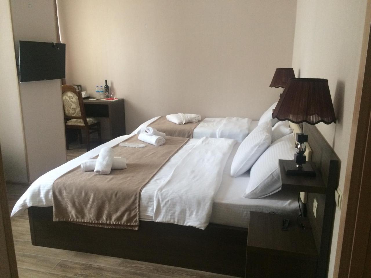 Family Hotel Triston Tiflis Exterior foto